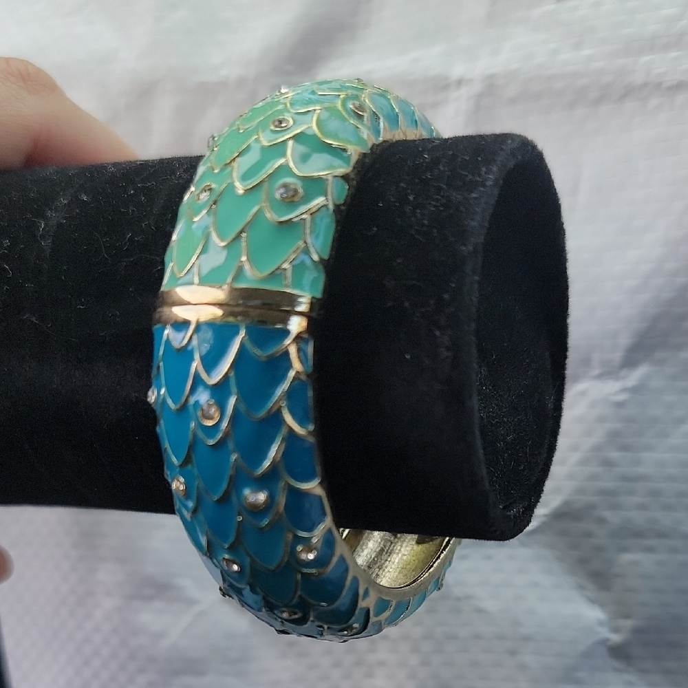 Sequin Mermaid Romantic Style Elegant Blue and Green Crystals Bracelet NWOT